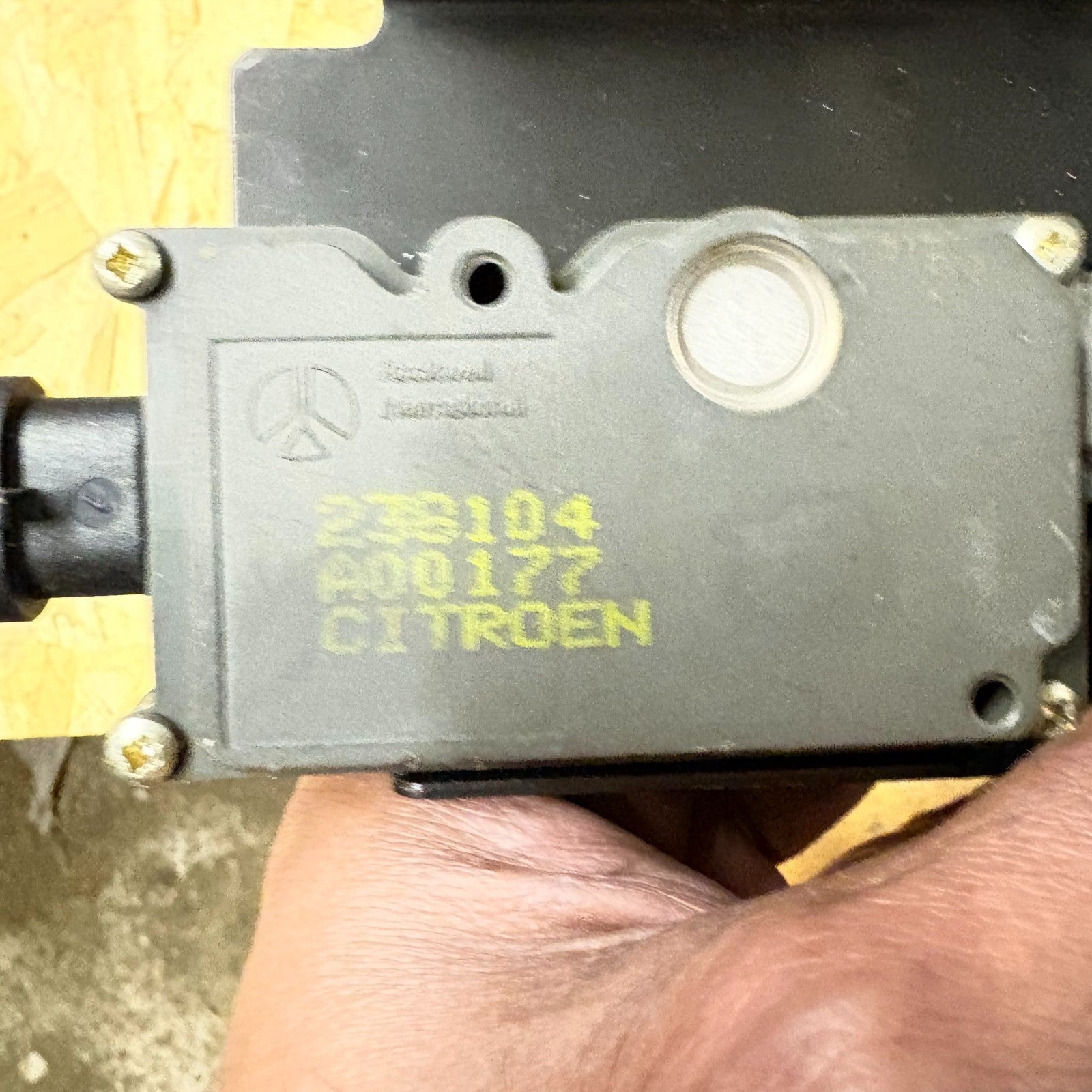 Citroen C5 2005 Tailgate window boot lock latch motor A00177