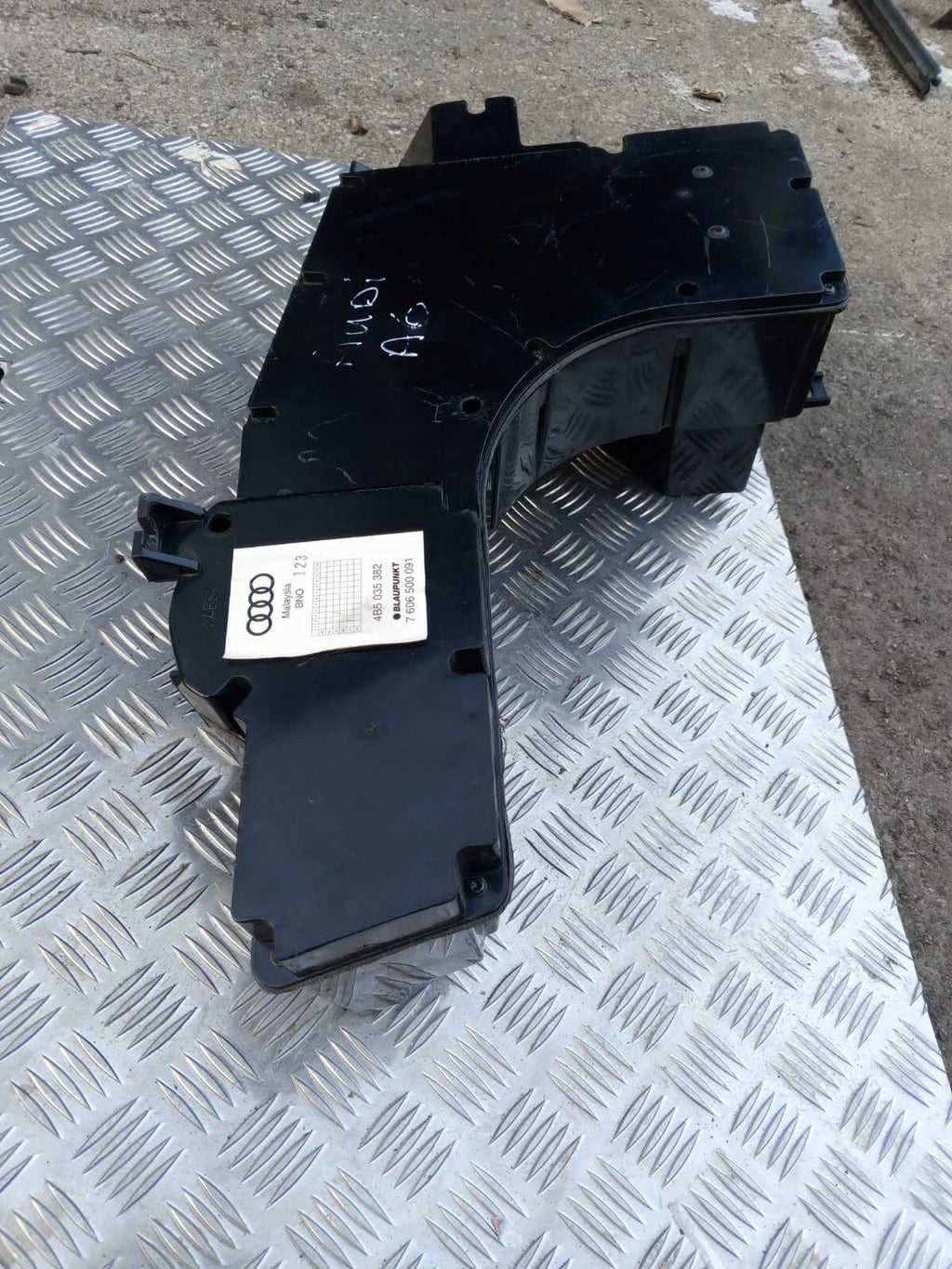 Audi A6 4B C5 Saloon Sub Woofer Bass Speaker 4B5035382