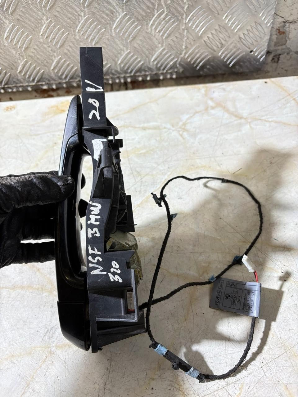 BMW 320D 2011 DOOR HANDLE EXTERIOR NEAR FRONT SIDE