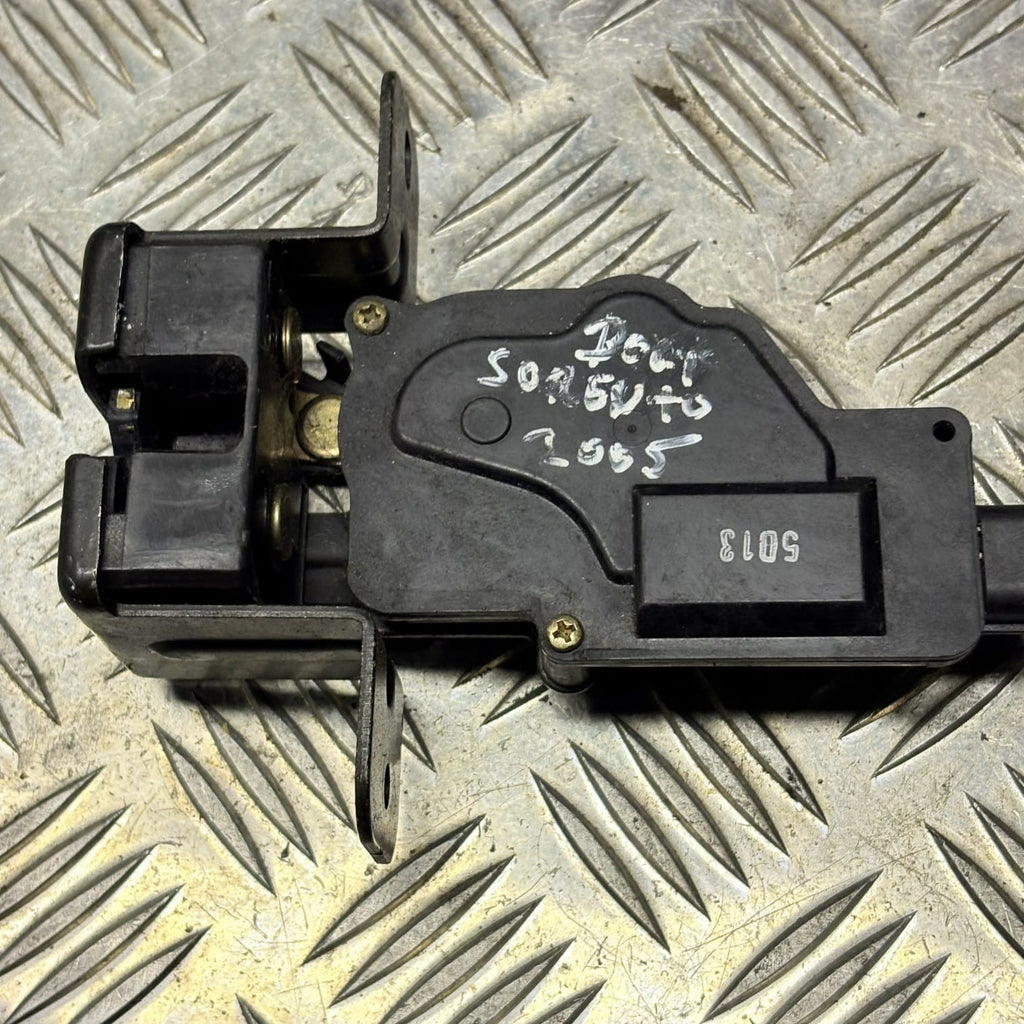 KIA SORENTO MK1 2005 TAILGATE OPENING WINDOW LOCKING CATCH MECHANISM 87130-3E000