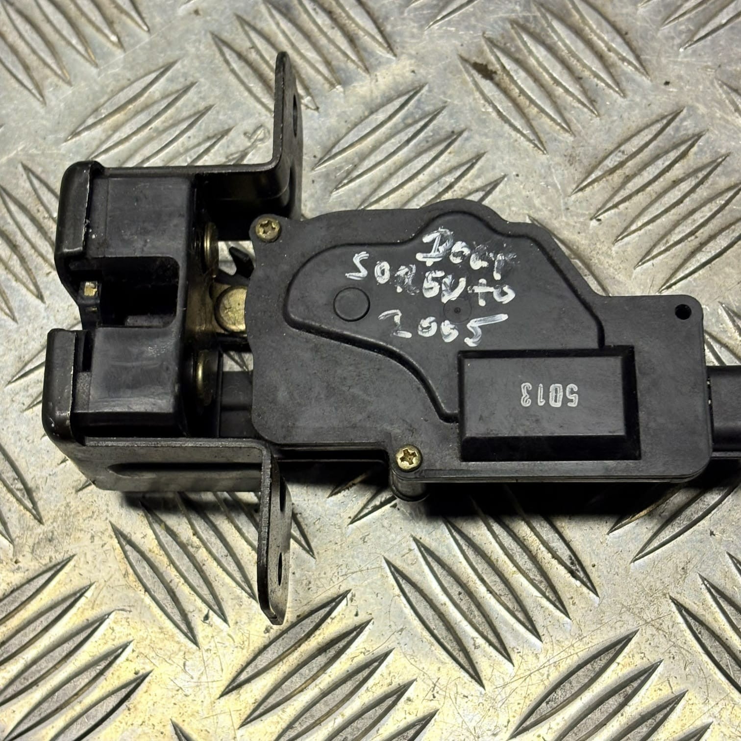 KIA SORENTO MK1 2005 TAILGATE OPENING WINDOW LOCKING CATCH MECHANISM 87130-3E000