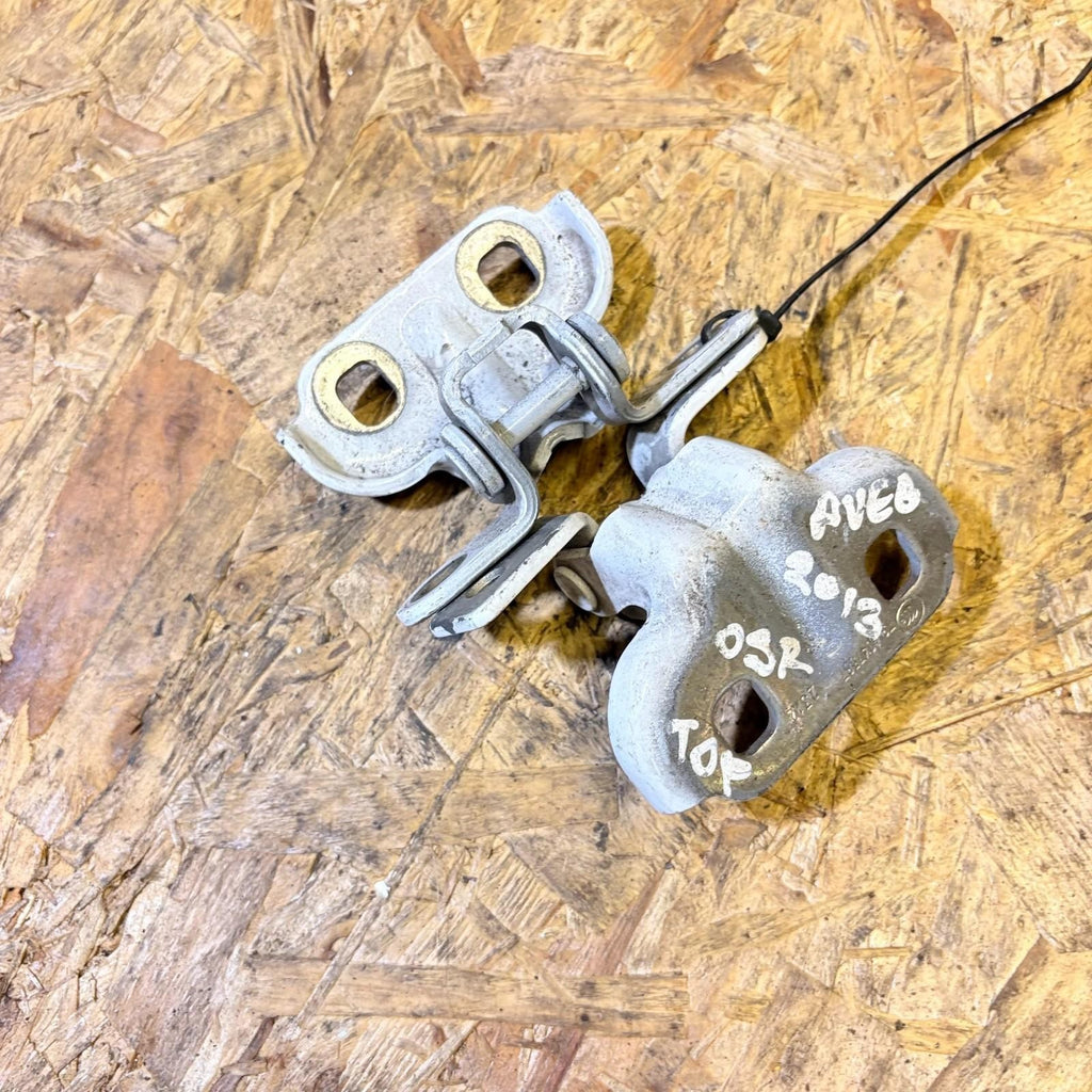 2013 Chevrolet Aveo Right Rear Top/Bottom Door Hinge