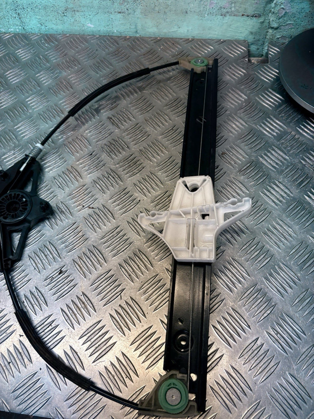 2020 SKODA OCTAVIA MK3 PASSENGER REAR LEFT SIDE WINDOW REGULATOR 5E0839461
