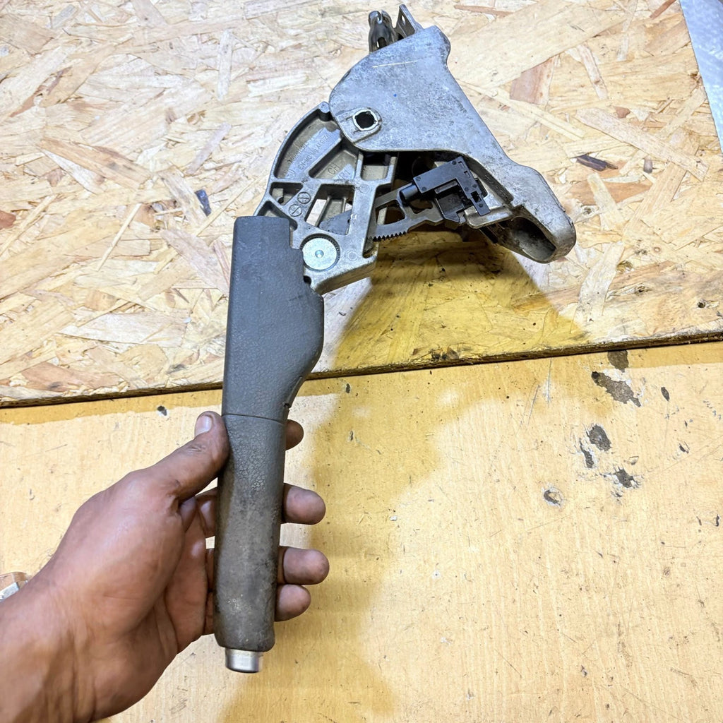 VOLKSWAGEN GOLF MK5 1K1 (2007) HANDBRAKE LEVER ASSEMBLY 8J0711303H