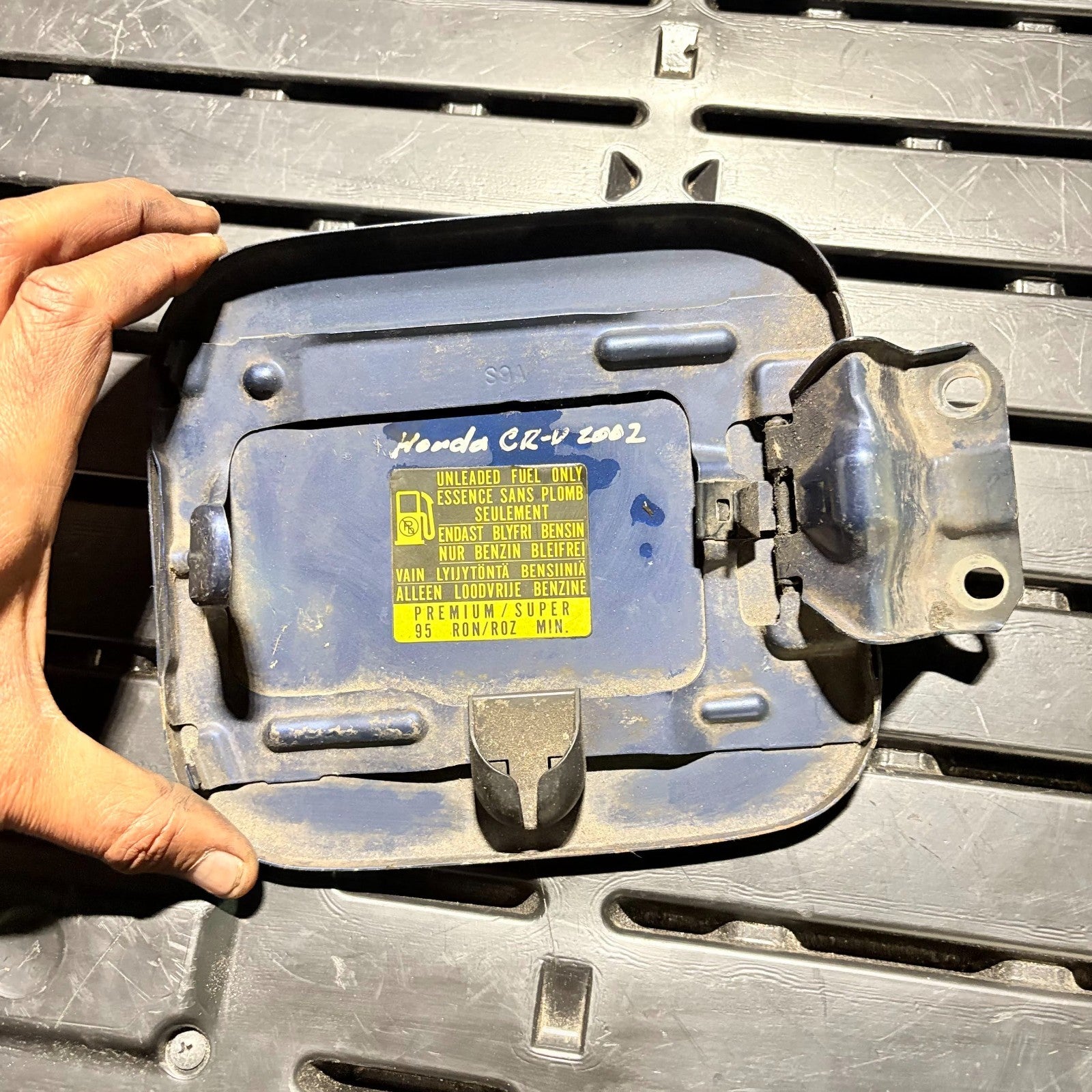 2002-2006 HONDA CRV FUEL FLAP COVER IN BLUE