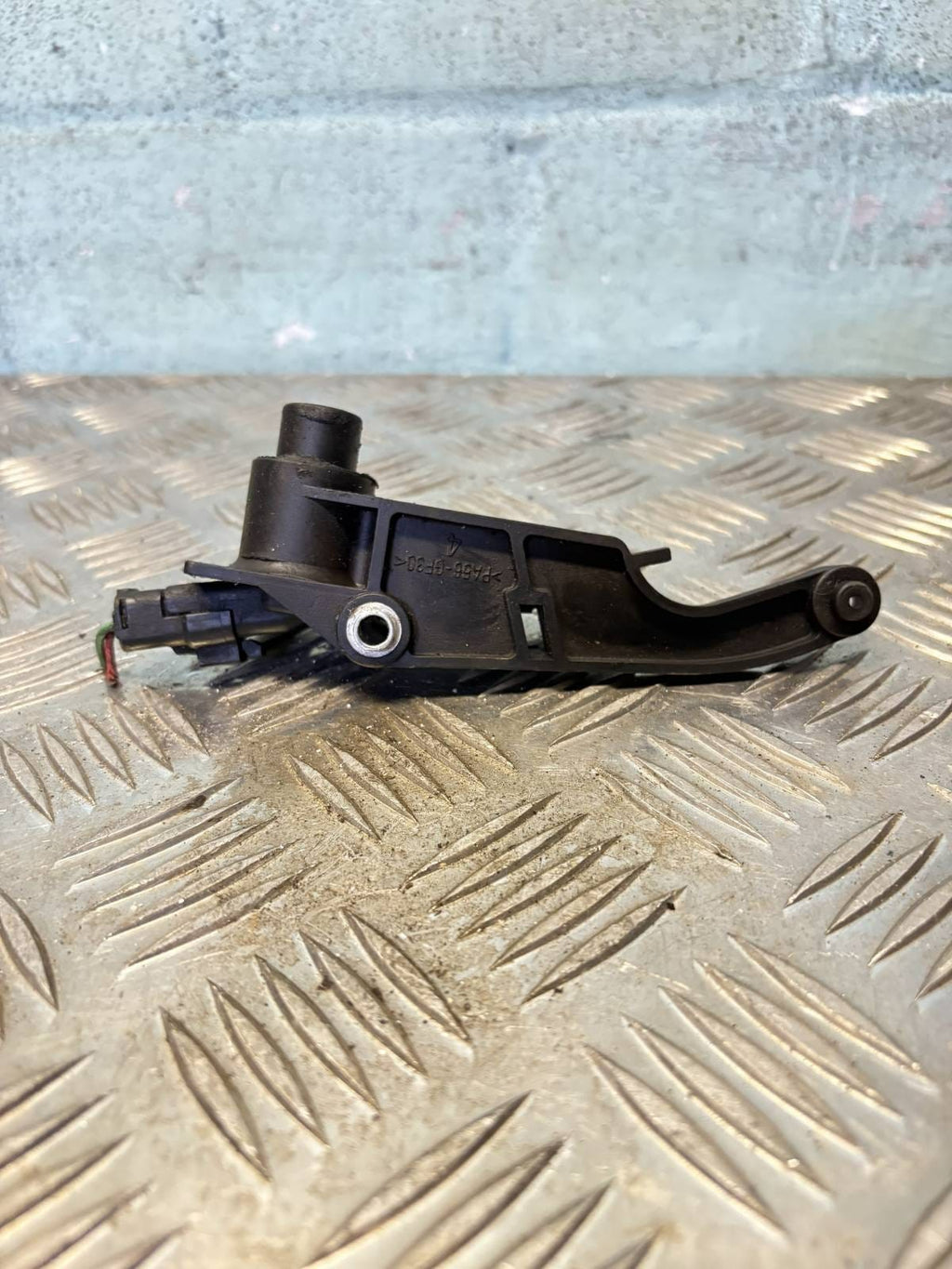 9625423880 14.43.17 Crankshaft Position Sensor for Peugeot 206 UK131115-28