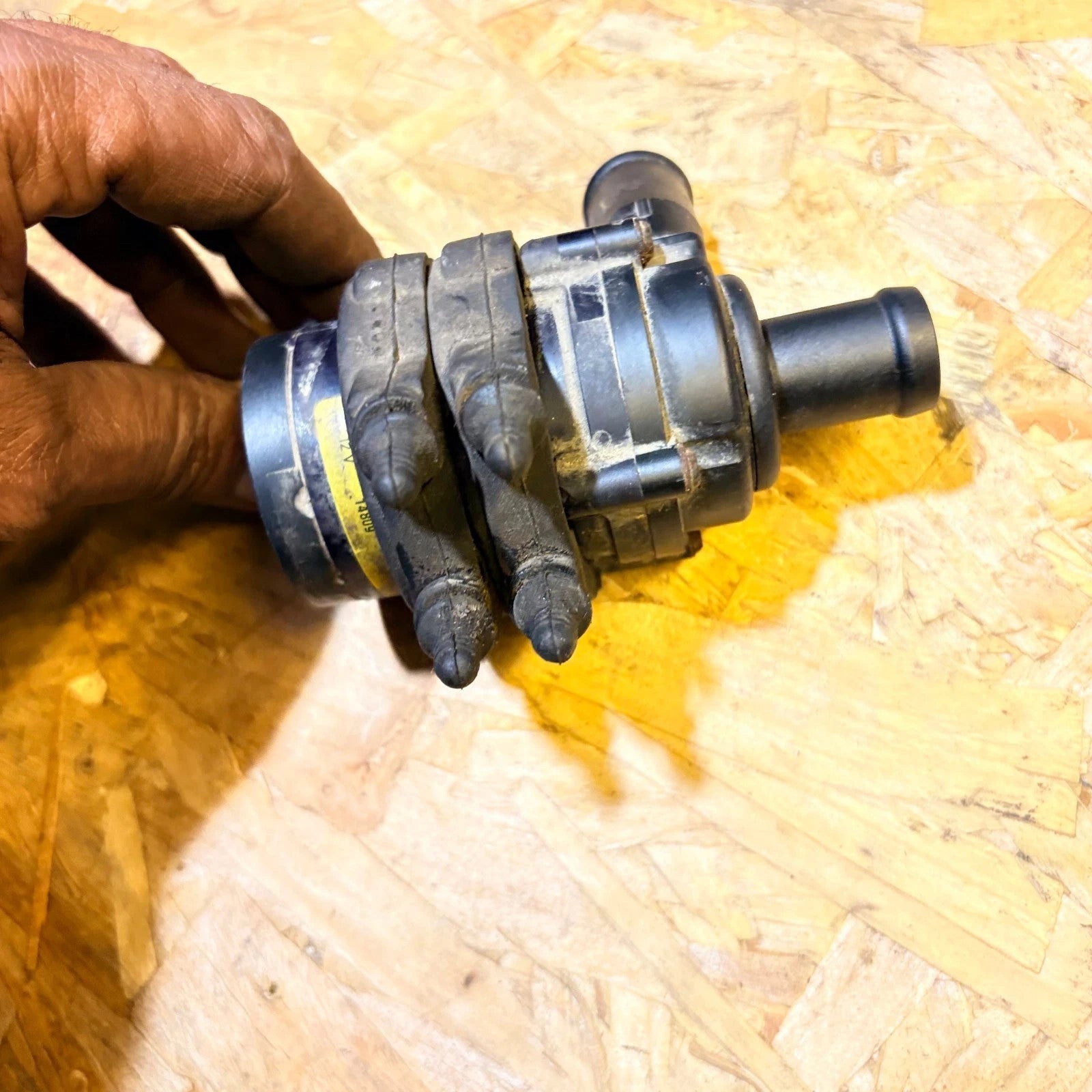 Porsche Cayennel Auxiliary Water Pump 2008