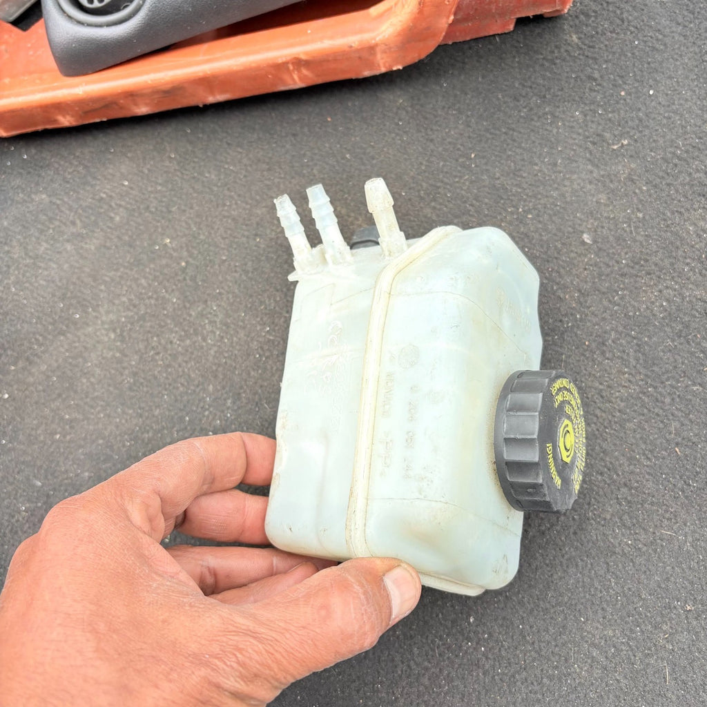 Vauxhall Corsa D 2006-2014 Brake Fluid Reservoir 0204051244