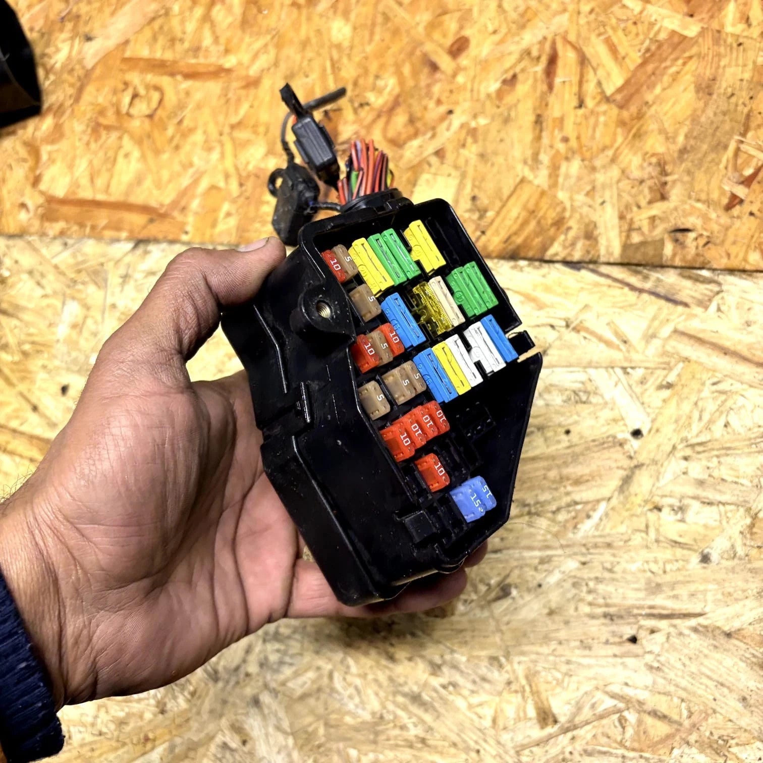 8D1941824 Fuse Box Relay Holder Seat Exeo 08-13 Exeo ST 09-13 Audi A4 96-09