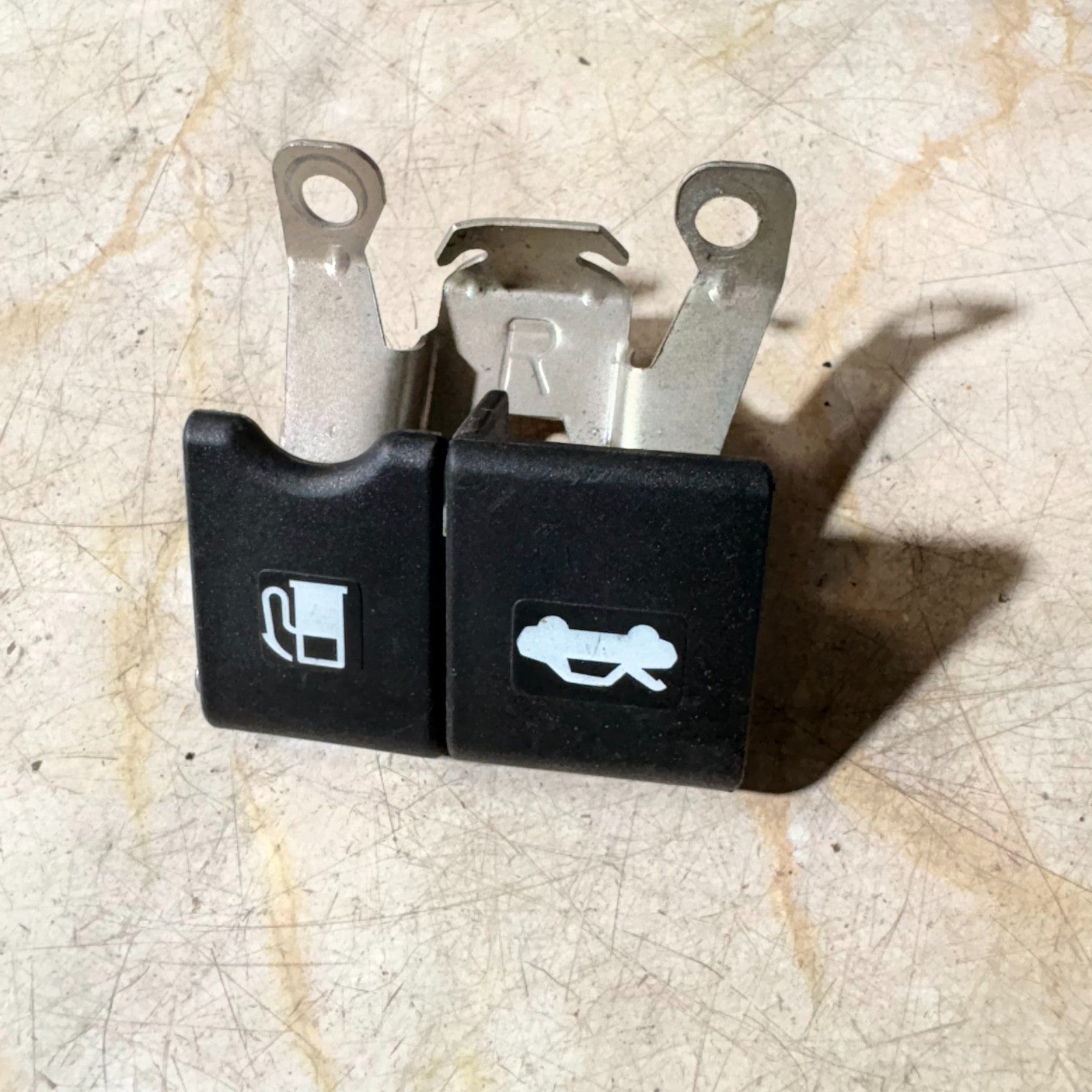 Nissan Juke 2014 Bonnet And Fuel Flap Switch