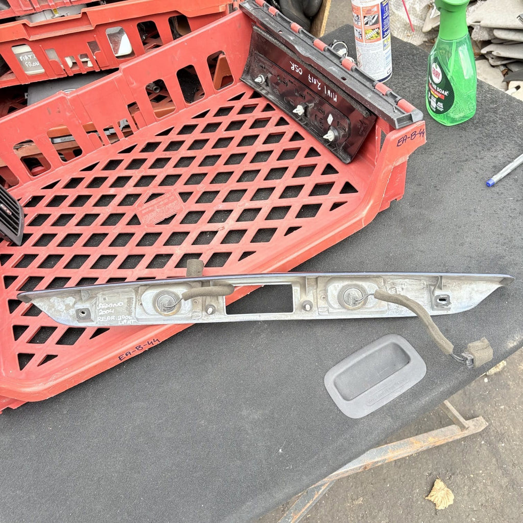 Kia Sedona 2002-2005 LOWER TAILGATE TRIM BONATTI GREY