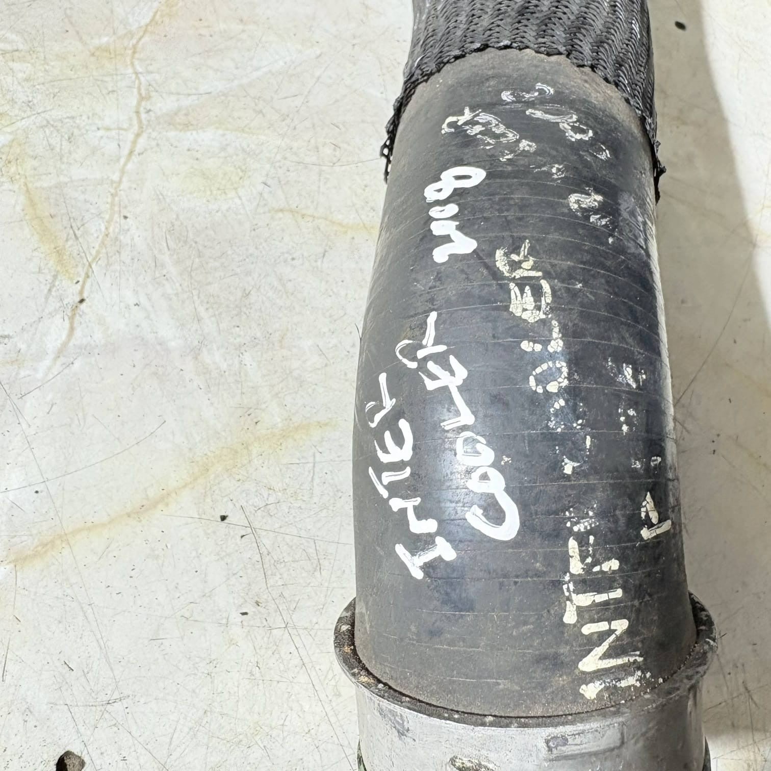 VOLVO RADIATOR HOSE 2008