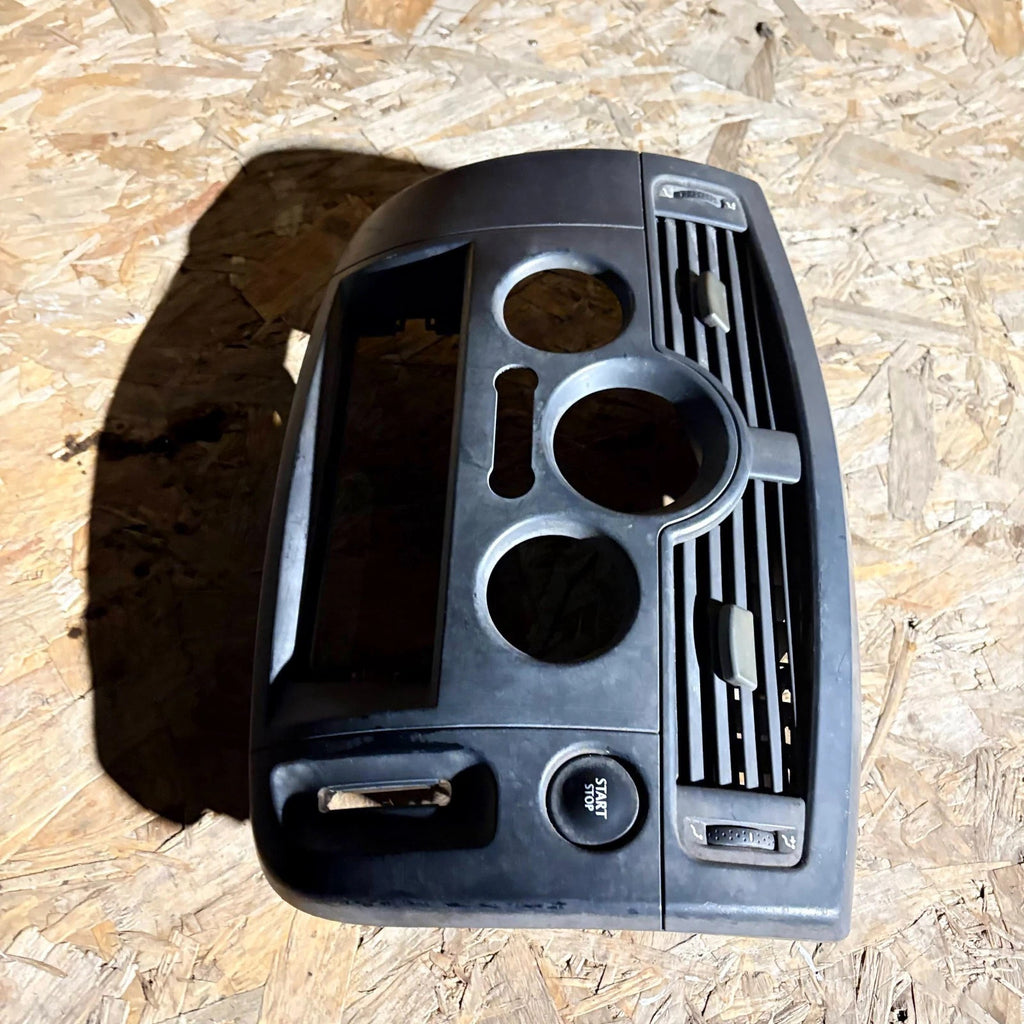 Renault Scenic Mk2 2003?2009 Centre Dash Radio Stereo Fascia Surround Panel