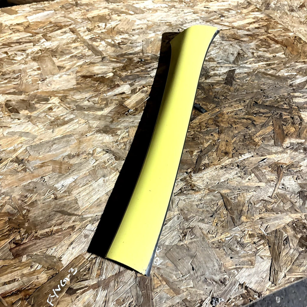 Peugeot 1007 2005 1.4 Passenger Front Exterior Yellow B-Pillar Cover 9657432978