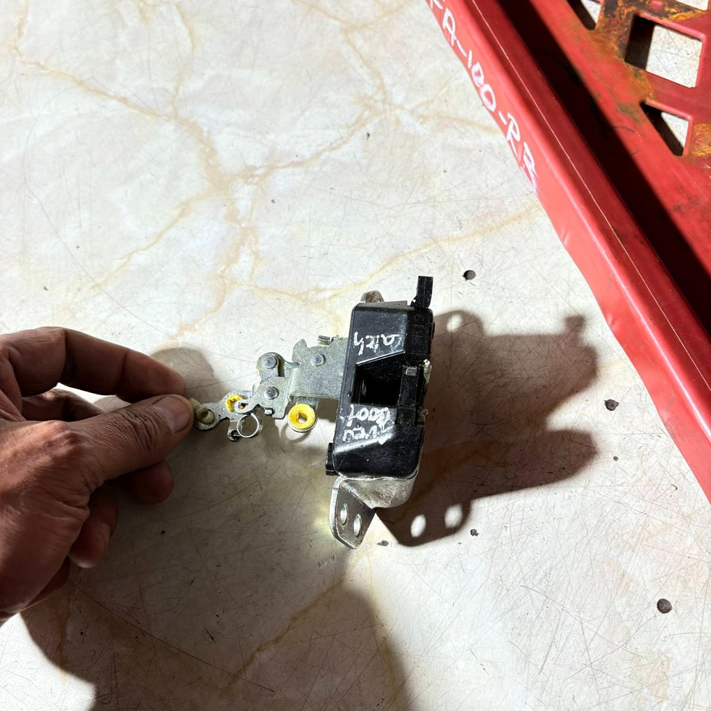 Chevrolet Aveo Hatchback Tailgate Boot Lock Latch Mechanism 9M29 RHD