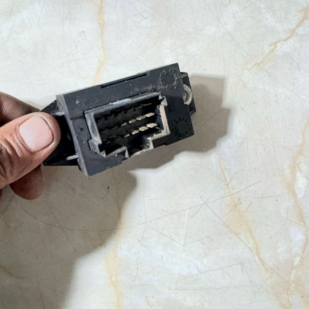 Mercedes-Benz Atego 818 Passenger N/S/F Behind Fuse Box Electrical Module