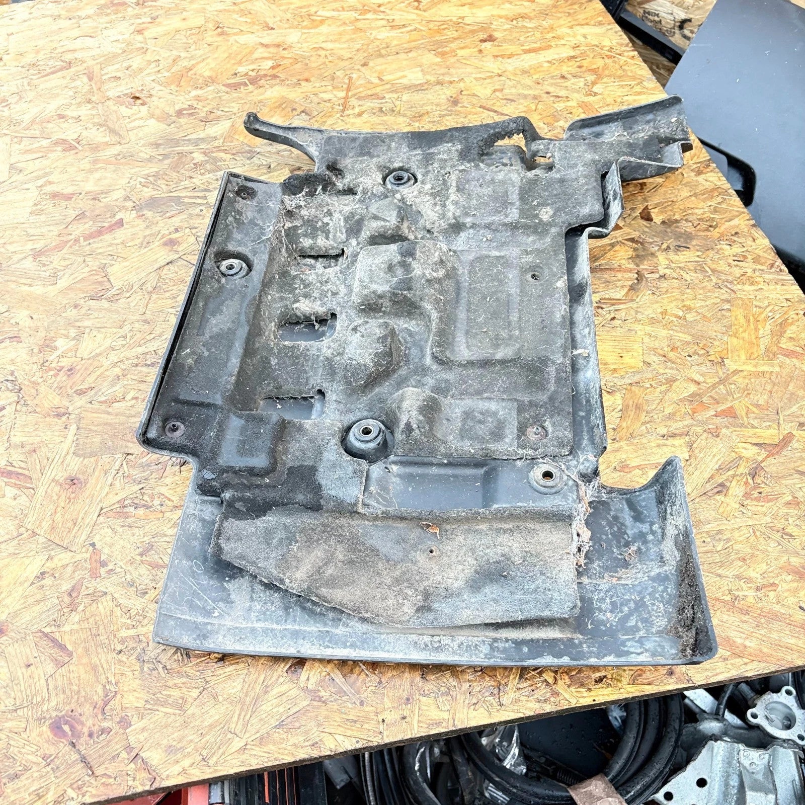 Toyota Avensis Engine Top Cover 20032009