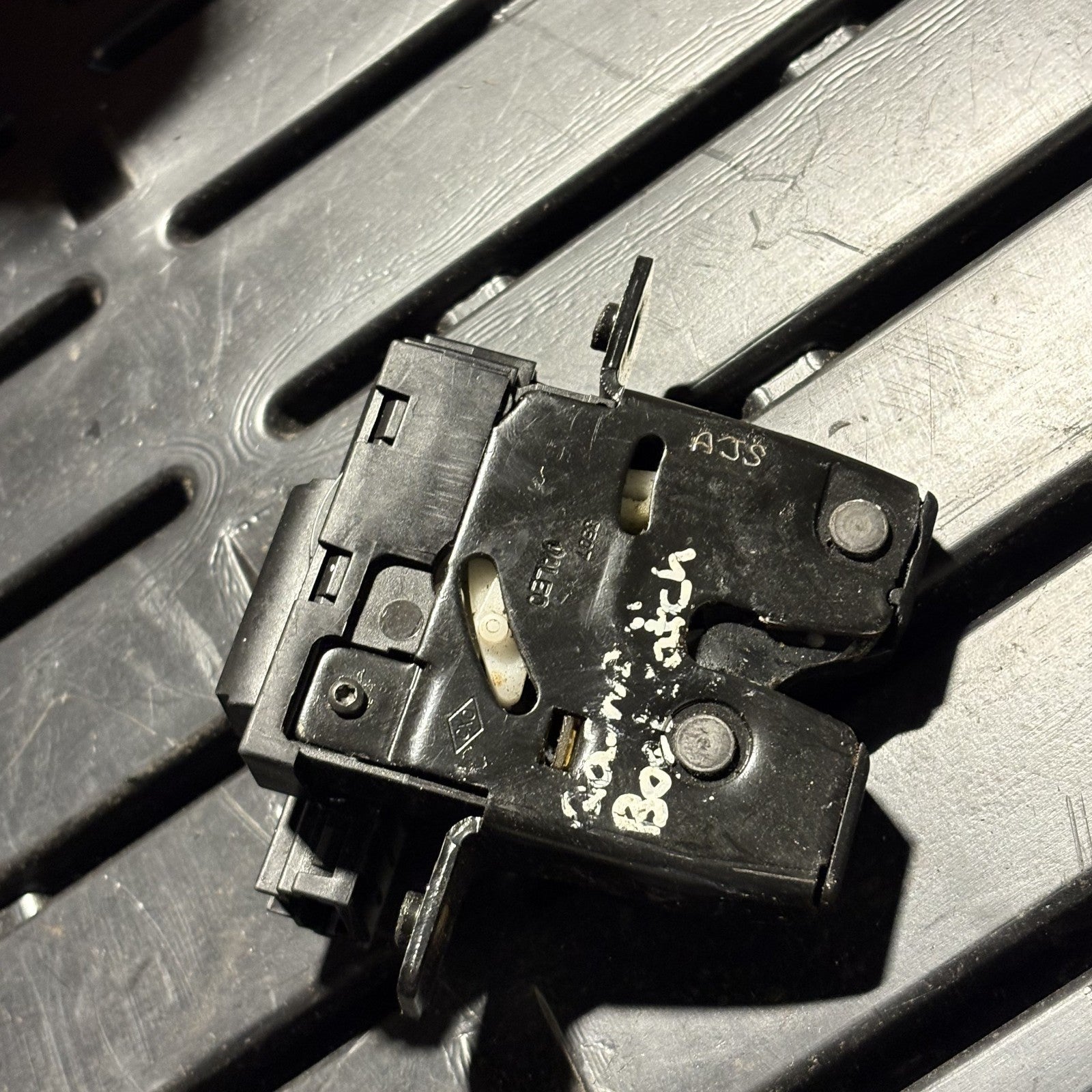 NISSAN QASHQAI 2006-2013 TAILGATE BOOT LOCK CATCH ACTUATOR MECHANISM