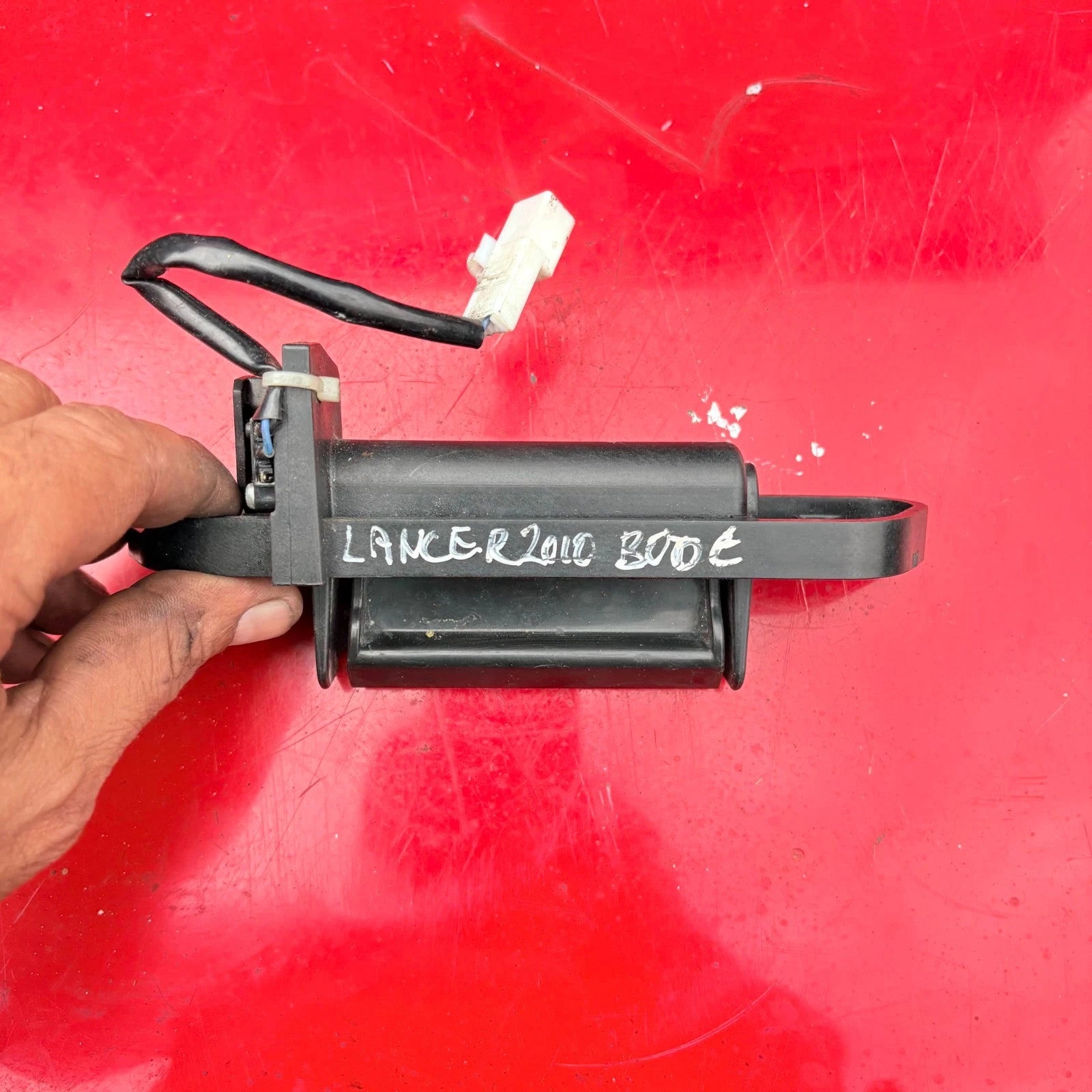 MITSUBISHI LANCER 2010 BOOT TAILGATE HANDLE RELEASE BUTTON SWITCH