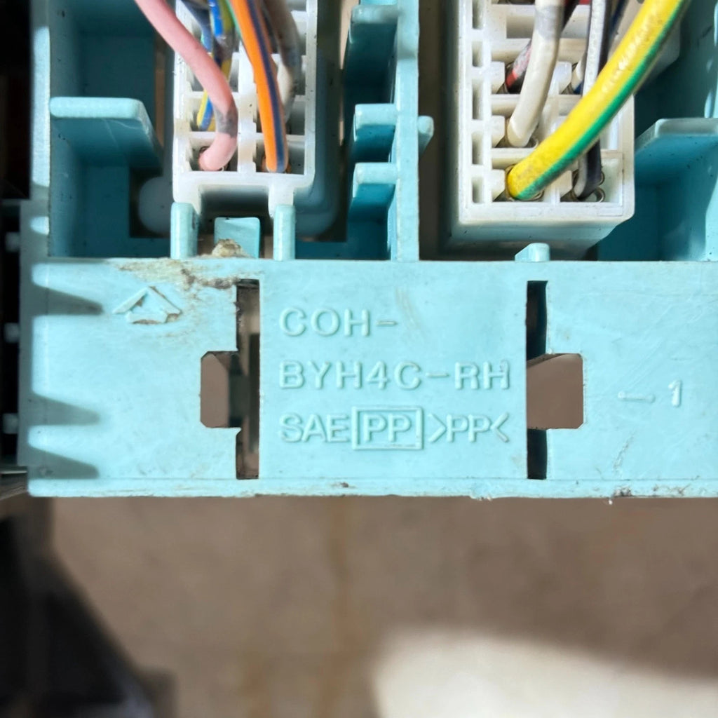 Suzuki Grand Vitara1998-2003 Under Dashboard Fuse box