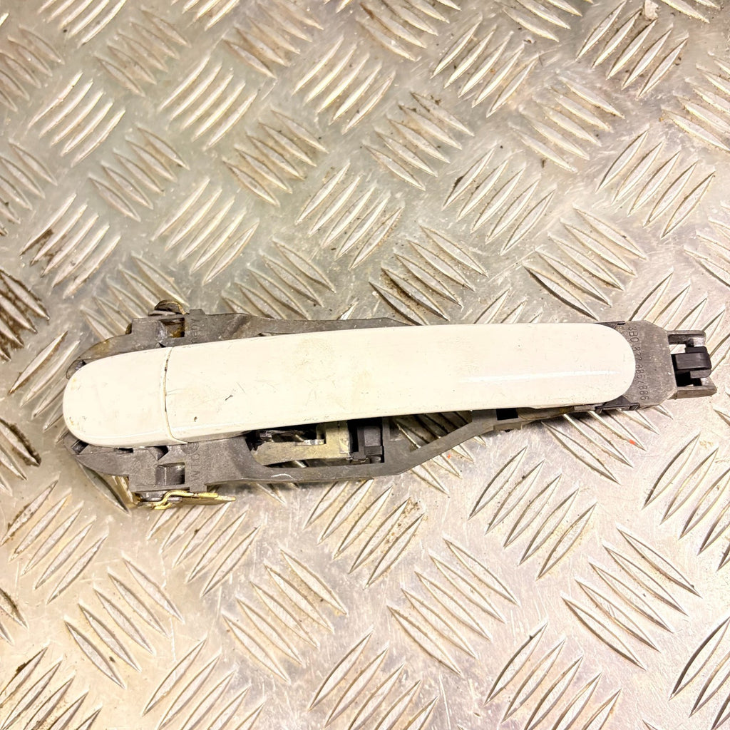 SKODA SUPERB 2002 EXTERIOR DOOR HANDLE FRONT LEFT PASSENGER SIDE