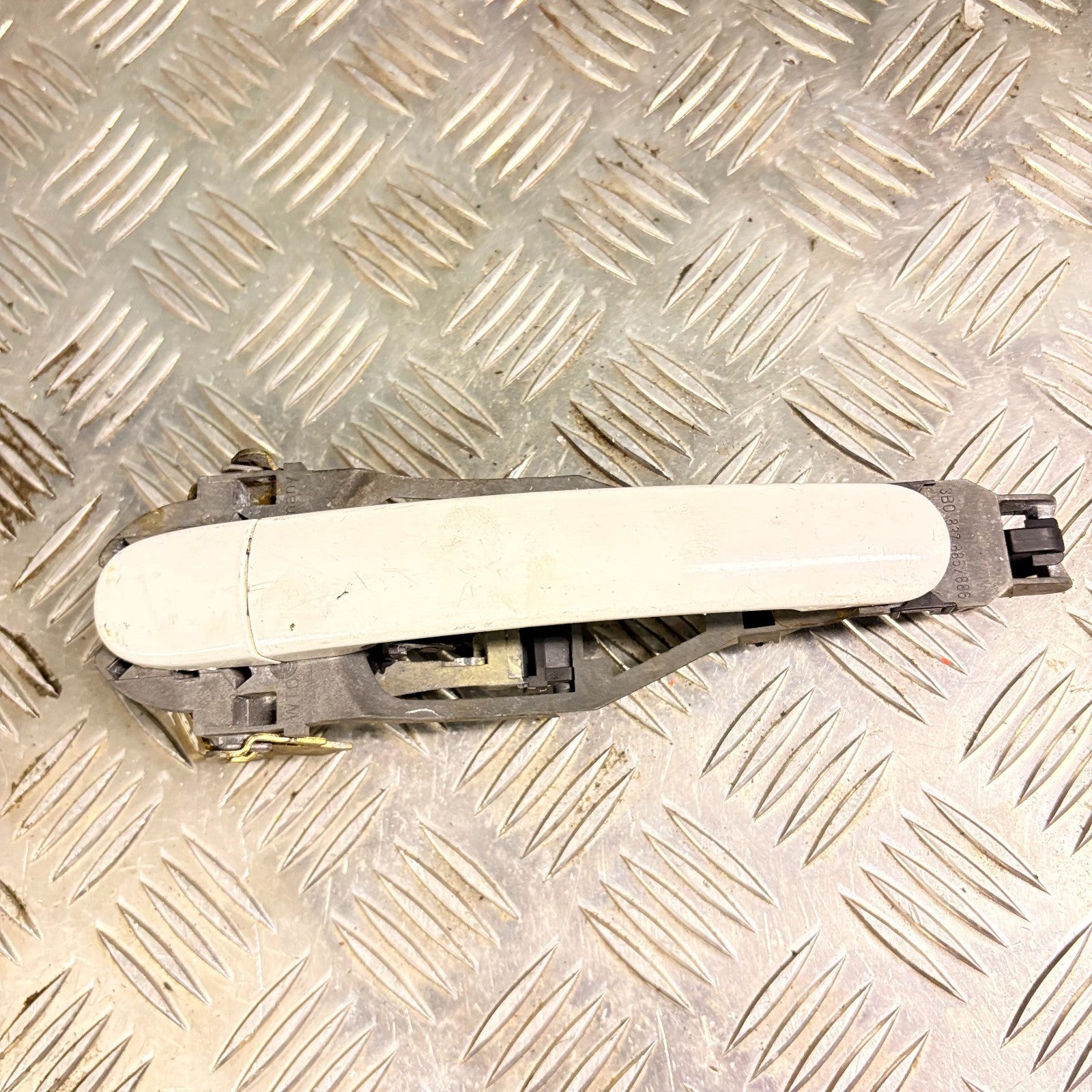 SKODA SUPERB 2002 EXTERIOR DOOR HANDLE FRONT LEFT PASSENGER SIDE
