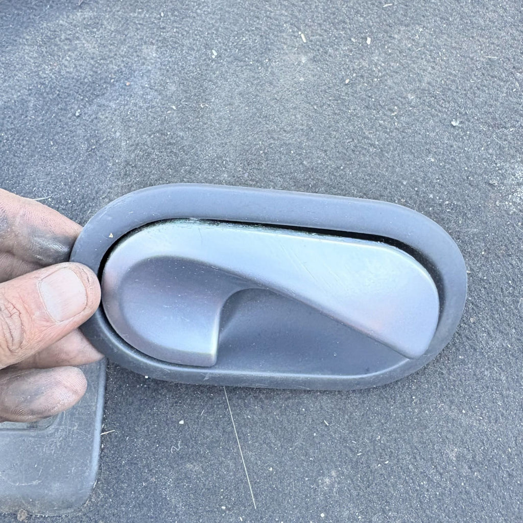 2003-2009 RENAULT MEGANE O/S/F Driver Front INTERIOR DOOR HANDLE 8200028486