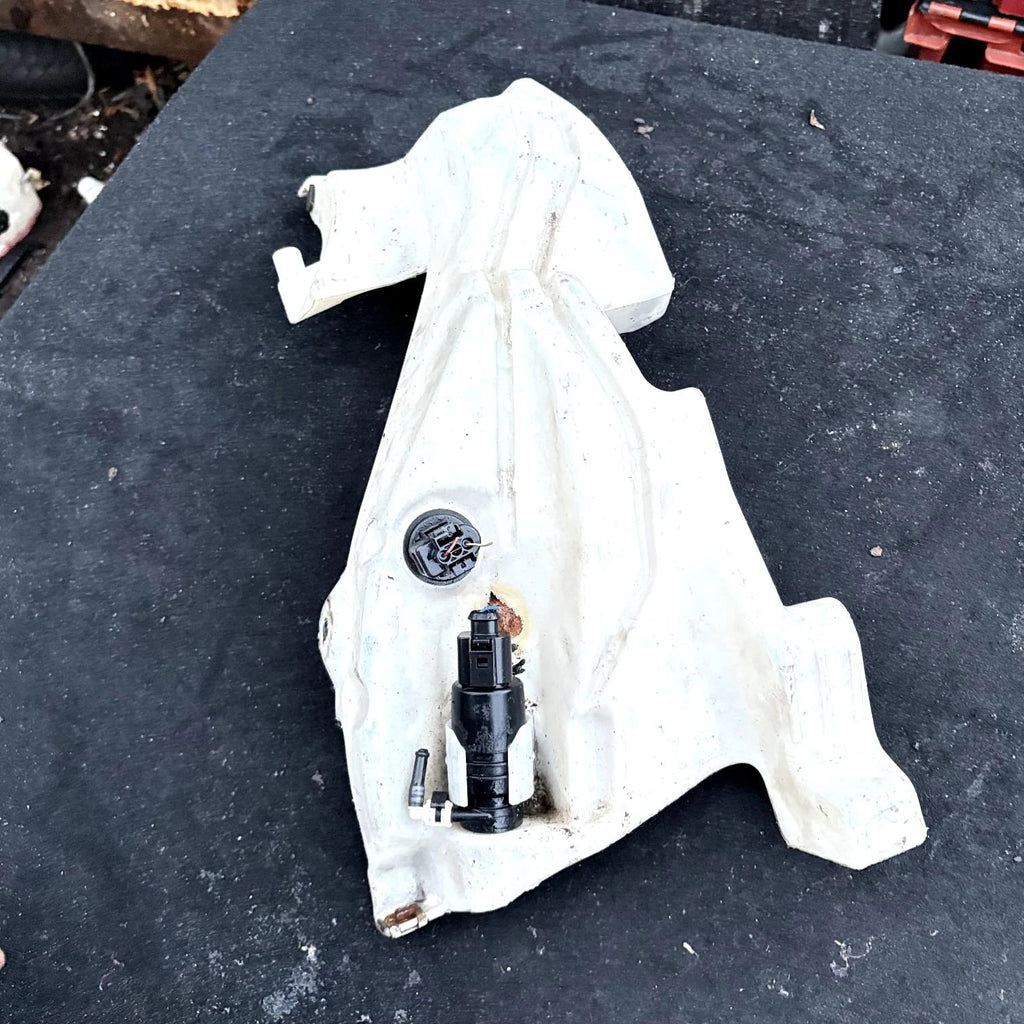 Audi A4 S4 B7 8E 8H 2009 Windscreen washer fluid reservoir bottle 8E0955451AN
