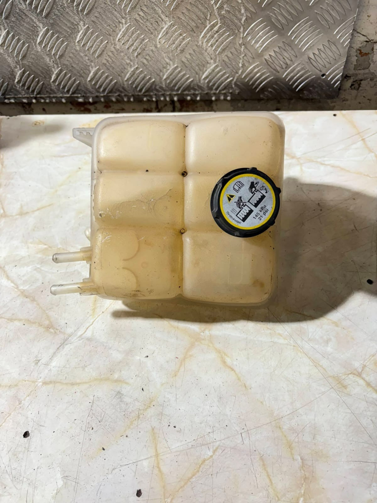 3M5H-8K218 Volvo C30 08-13 C70 06-13 S40 V50 04-12 Coolant Tank