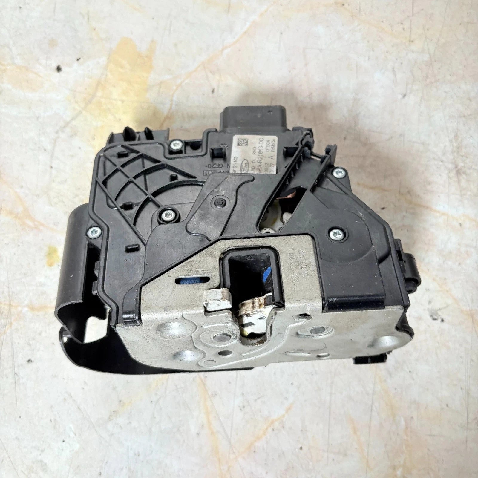 FORD B MAX DOOR LOCK BOTTOM CATCH FRONT LEFT AV1A-R21813-DC MK1 2012