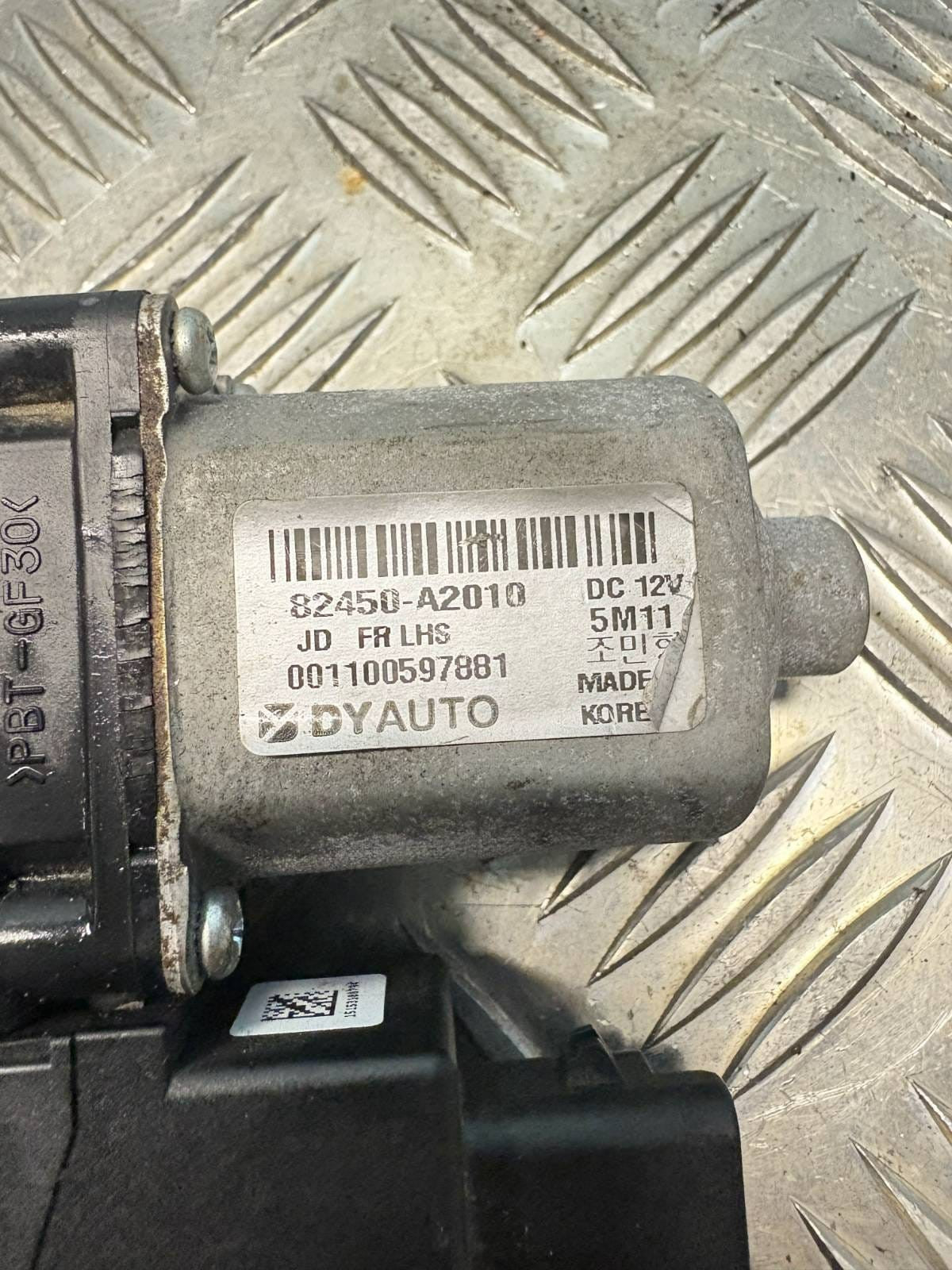 KIA Ceed 2016 Left front front window motor 82450A2010 SAD30177 (1943)