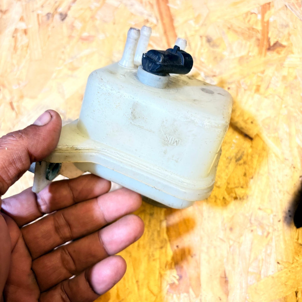 ALFA ROMEO BRAKE FLUID RESERVOIR TANK BOTTLE