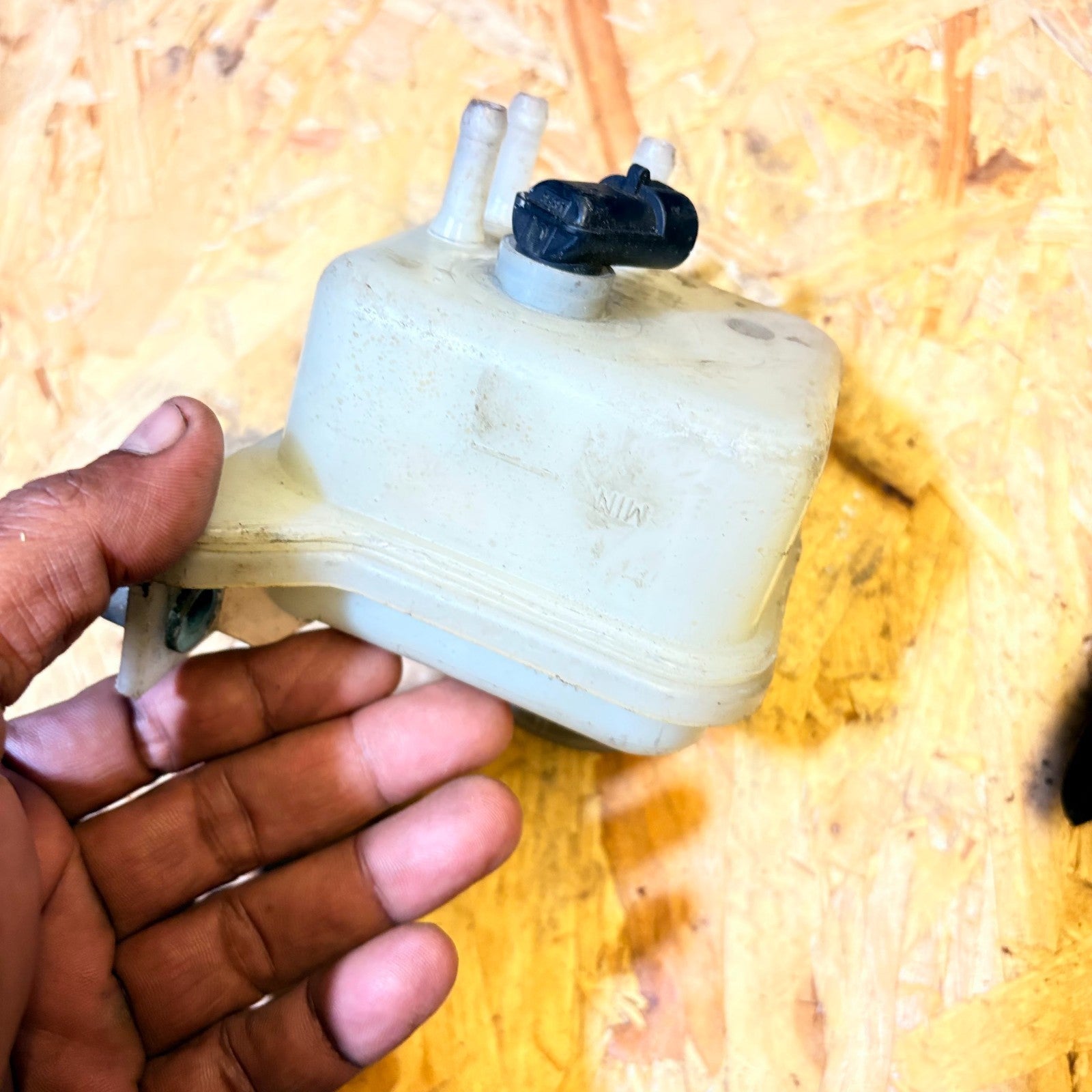 ALFA ROMEO BRAKE FLUID RESERVOIR TANK BOTTLE