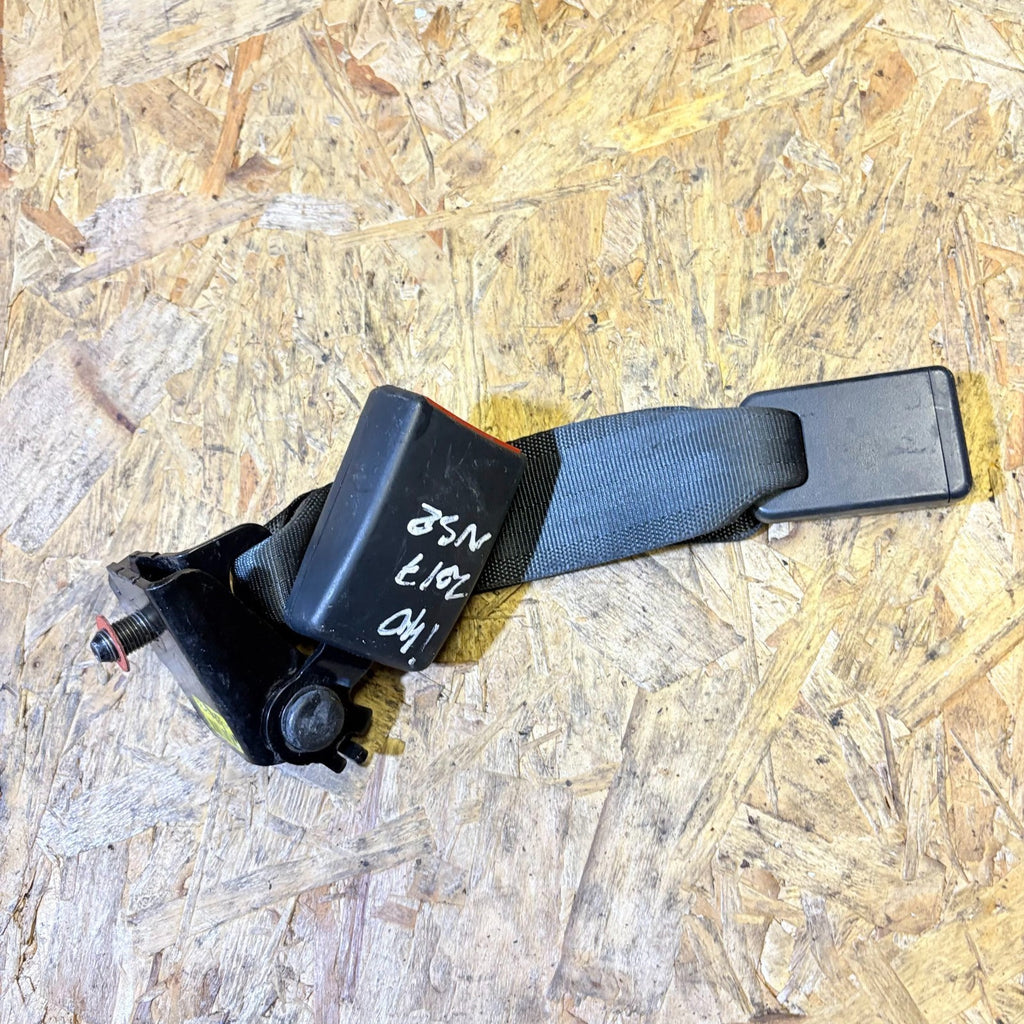 2014-2017 HYUNDAI i40 PASSENGER REAR LEFT SIDE SEAT BELT BUCKLE