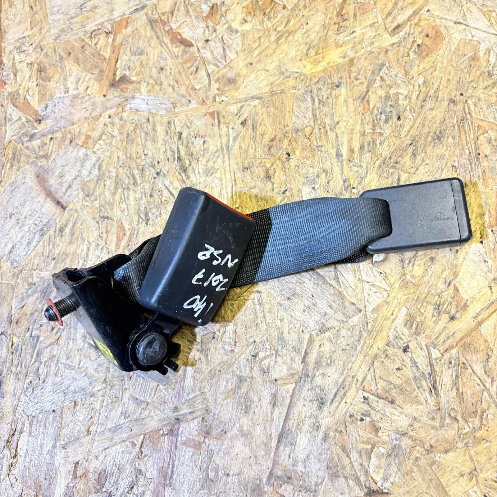 2014-2017 HYUNDAI i40 PASSENGER REAR LEFT SIDE SEAT BELT BUCKLE