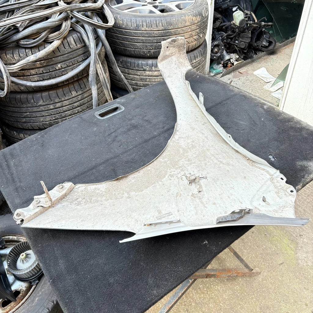 Toyota Yaris MK2 Front Left Wing Fender & Bumper Retainer Bracket 05-11