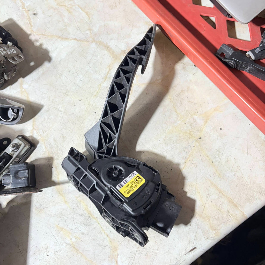 RANGE ROVER EVOQUE L538 ACCELERATOR THROTTLE PEDAL BJ32-9F836-BB 2011-2018