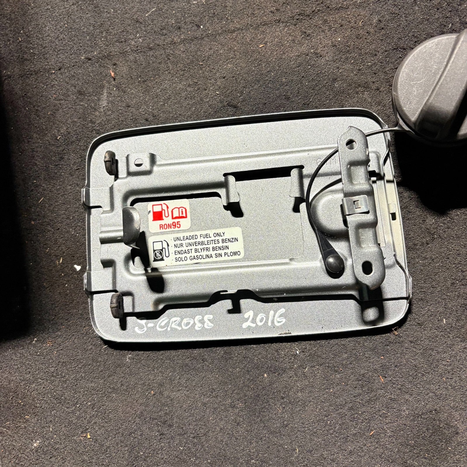 2014 SUZUKI SX4 S-Cross Fuel Flap GREY and Cap