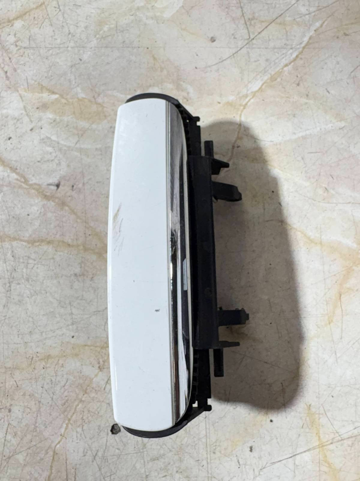 Audi A3 2010 door exterior handle Passenger Side Rear 4BQ839885