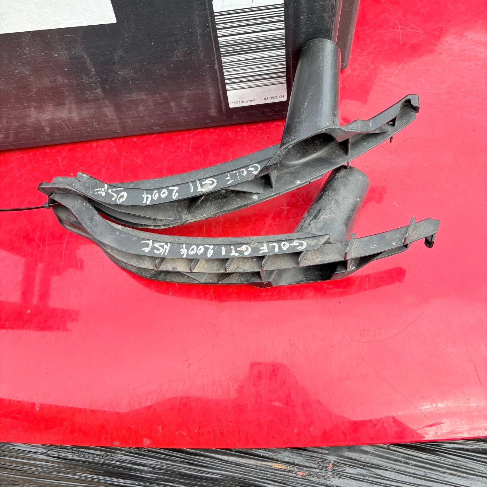 Volkswagen Golf GTI 2004 Left & Right Front Bumper Guide Retainers Set 1K0807889