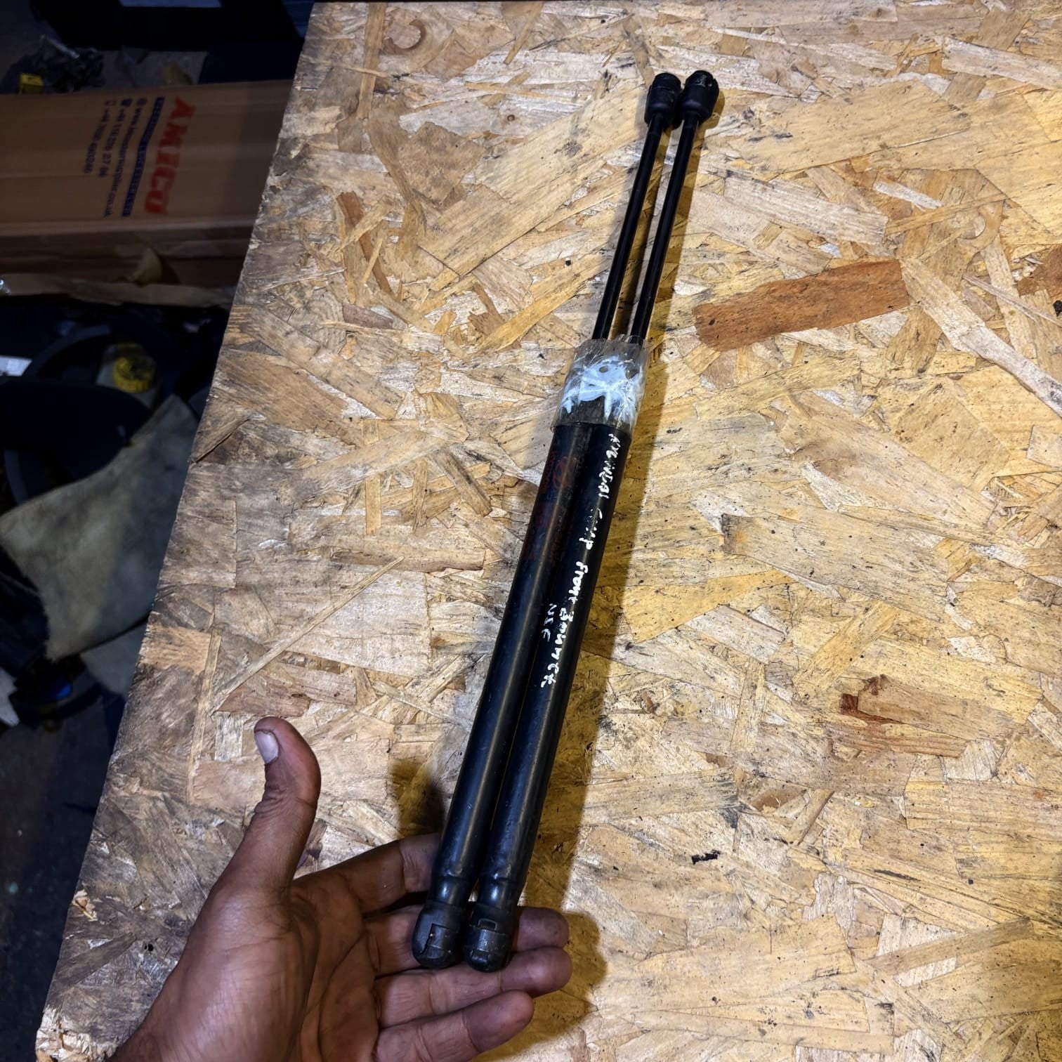 HYUNDAI COUPE 2008-2010 FRONT RIGHT O/S DRIVER SIDE SUSPENSION STRUT SHOCK