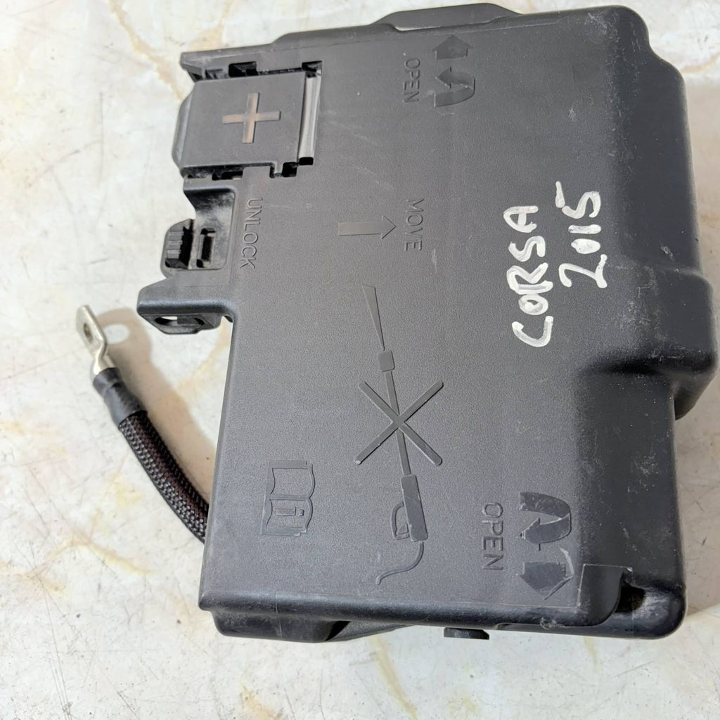 VAUXHALL ADAM BATTERY FUSE BOX 525230582 POWER BOARD 1.4 PETROL A14XEL 2015