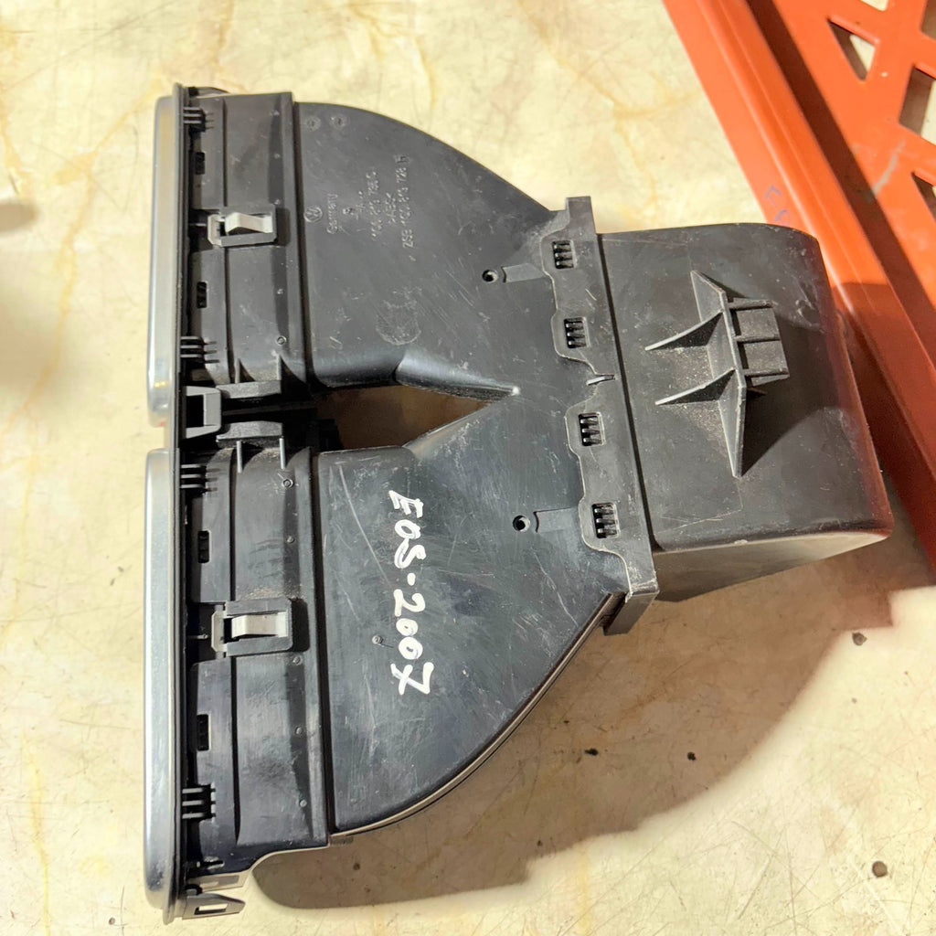 VOLKSWAGEN EOS 2007 CENTER AIR VENT 1Q0819735C 1Q0 819 735 C