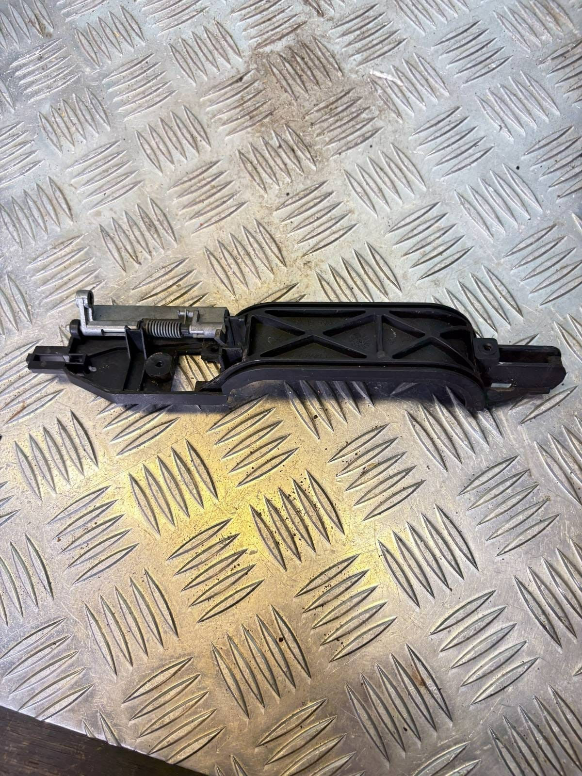 2002 FORD FOCUS MK1 REAR LEFT PASSENGER EXTERIOR DOOR HANDLE XS41-A266B23-AJ