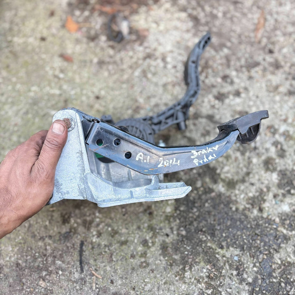 Audi A1 2014 Brake Gas Pedal Assembly Manual Gearbox 6R27211155
