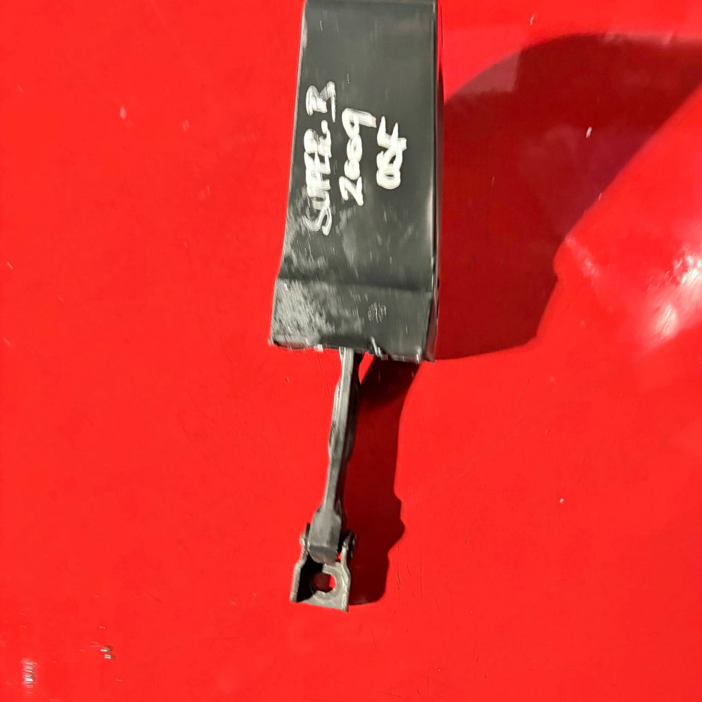 2009 SKODA SUPERB O/S/F DRIVER SIDE FRONT DOOR CATCH STRAP 3T0837249