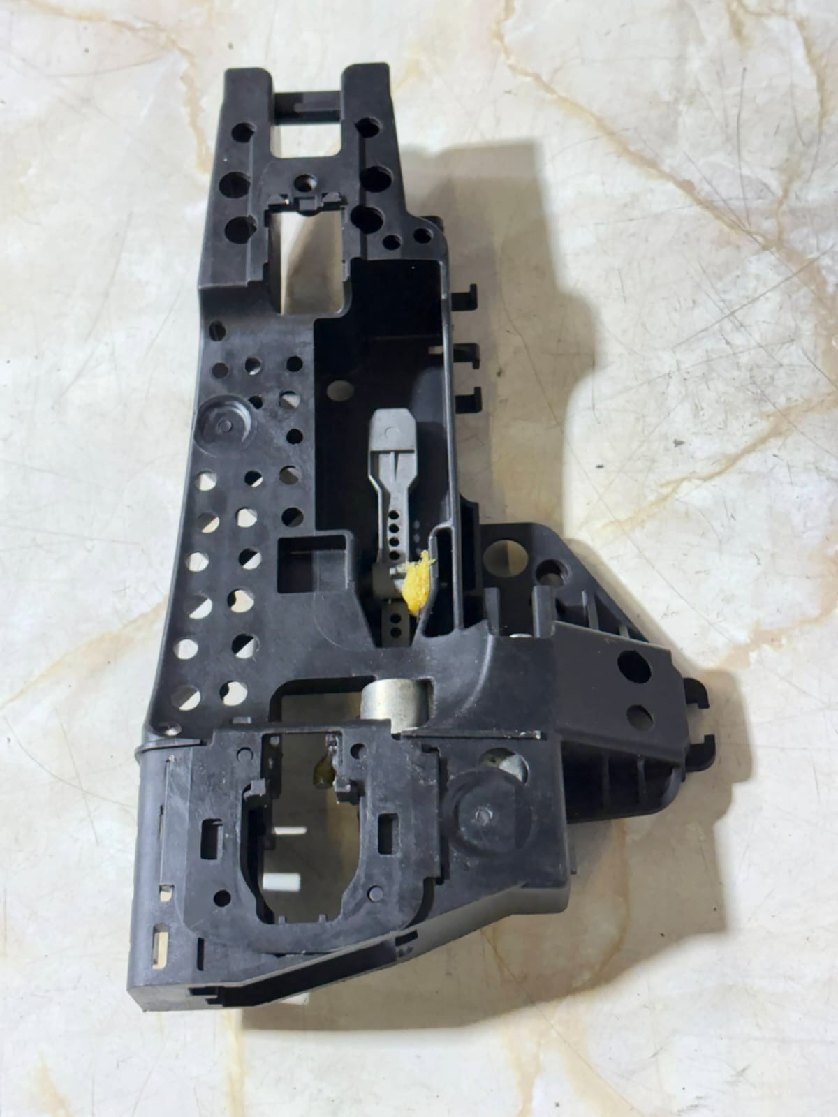 2012 AUDI A5 S5 COUPE RIGHT PASSENGER SIDE EXTERIOR DOOR HANDLE BRACKET