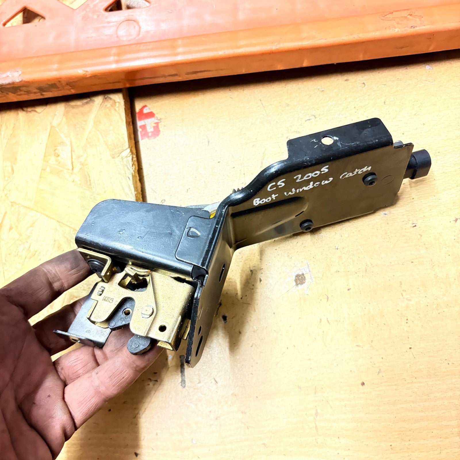 Citroen C5 2005 Tailgate window boot lock latch motor A00177