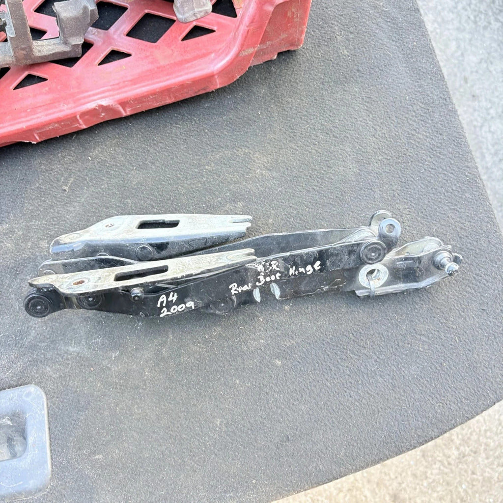 Audi A4 B6/B7 2002-08 Seat Exeo 2009-14 Rear Boot Lid Hinge Pair 8E5827301G/302G