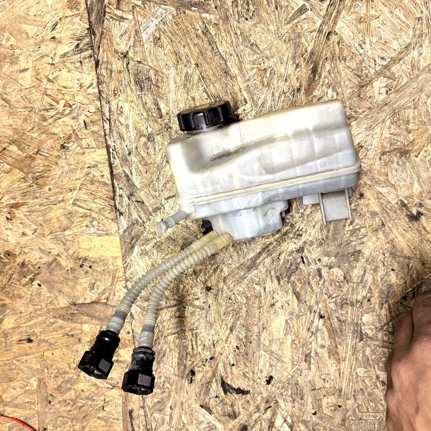 VAUXHALL MERIVA B MK2 1.4 2011 - BRAKE FLUID RESERVOIR 32666979